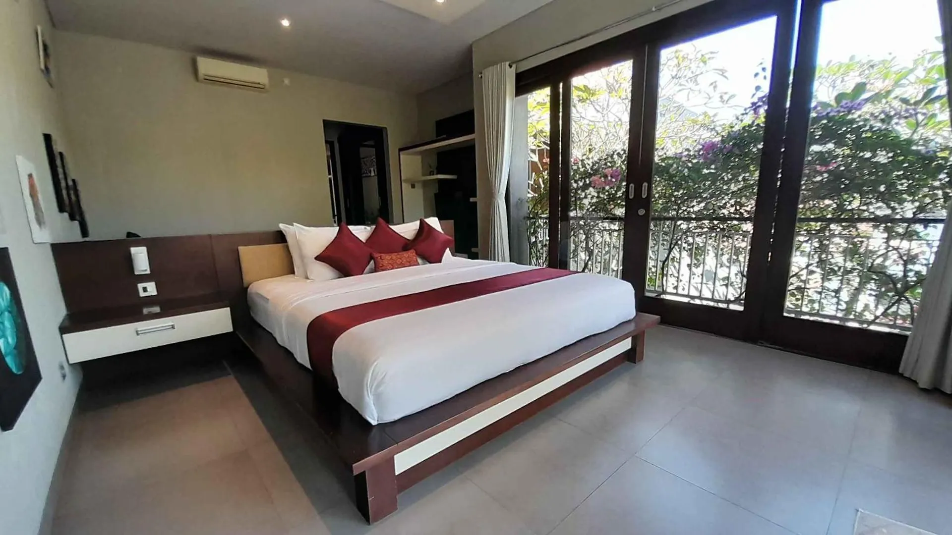 Villa Sakura Jimbaran Indonesia